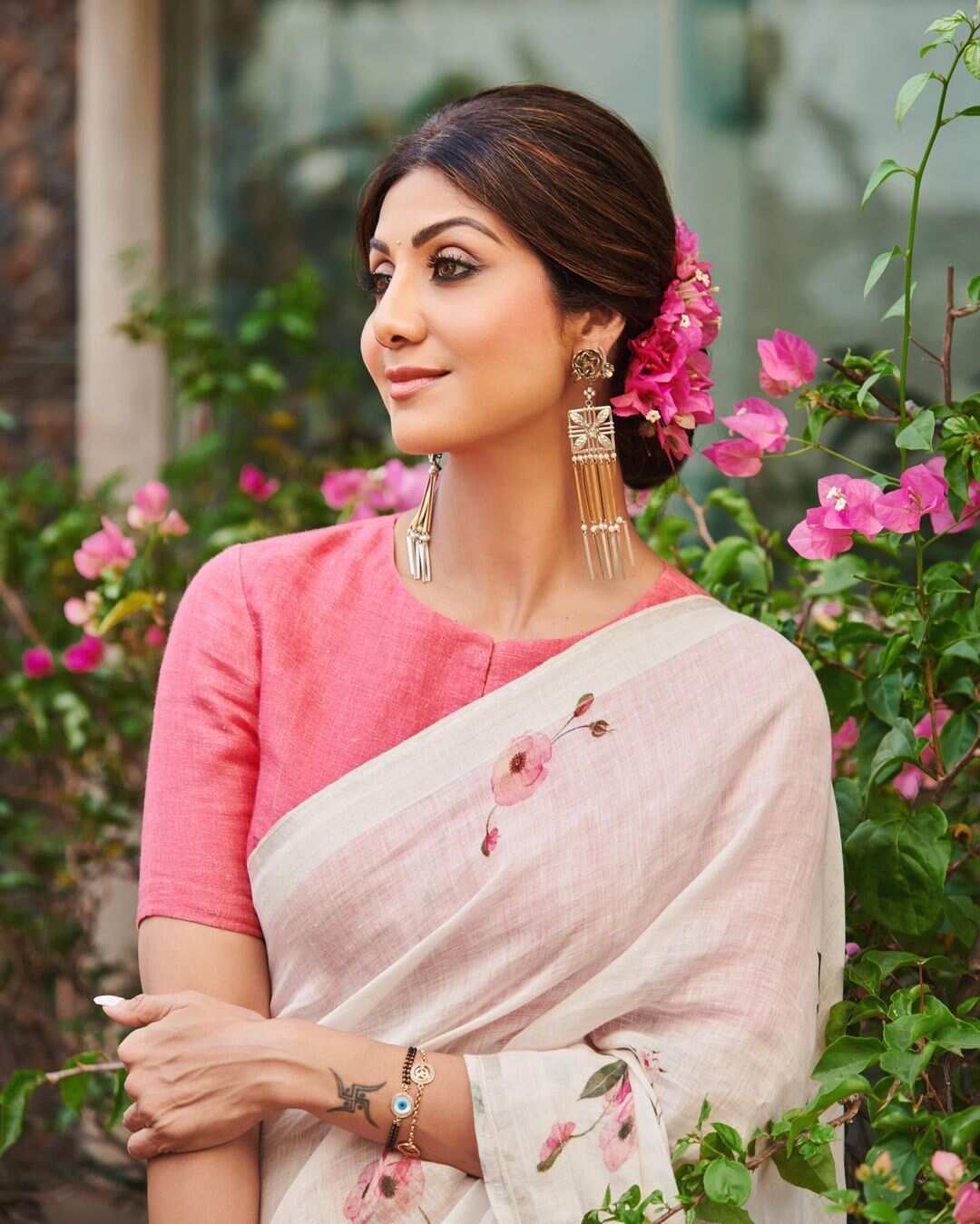 Read more about the article Shilpa Shettys Love For Sarees